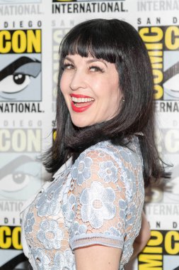 Grey Griffin, 20 Temmuz 2019 'da Hilton Bayfront, San Diego, Kaliforniya' da düzenlenen Uluslararası Comic-Con WB 'nin 