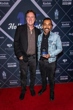 Steve Bellamy ve Eric Pumphrey 17 Ağustos 2019 'da Harmony Gold Tiyatrosu' nda düzenlenen 15. HollyShorts Film Festivali Kapanış Gecesi 'ne katıldılar.