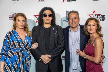 Shannon Tweed, Gene Simmons, LAPD Şefi Cindy Moore ile birlikte 10 Kasım 2018 'de AVALON Hollywood, Los Angeles, Kaliforniya' da düzenlenen Kahramanlar için LAPMF Kahramanlar Poker Turnuvası ve Kumarhane Gecesi Partisi 'ne katıldı.
