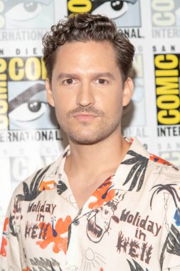 Ben Aldridge 19 Temmuz 2019 'da Hilton Bayfront, San Diego, CA' daki Uluslararası Pennyworth Comic-Con basın odasına katıldı.