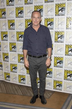 Clark Gregg 2019 Comic-Con Uluslararası Marvel 'ın S.H.I.E.L.D. Ajanları' na katıldı. 19 Temmuz 2019 'da Hilton Bayfront, San Diego' da basın odası. 