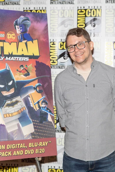 2019年7月21日 カリフォルニア州サンディエゴのヒルトン ベイフロントで開催されたコミコン インターナショナルWbの Lego Batman Family Matters にマット ピーターズが出席します — ストック写真