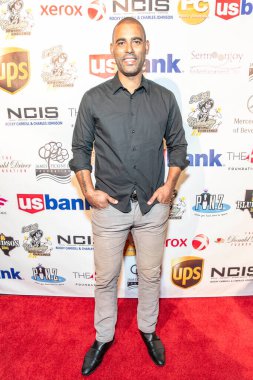 Dylan Mooney, KIKi Shepard 'ın KIS' ine katılıyor. Kuruluşun 15. Yıllık Ünlüler Bowling Yarışması 29 Eylül 2018 'de PINZ Eğlence Merkezi, Stidio City, Kaliforniya