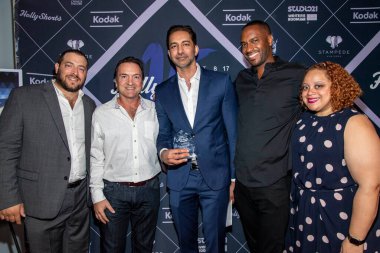 Daniel Sol, Peter Swartz, Bobby Bala, Theo Dumont, Nicole Castro 17 Ağustos 2019 'da Harmony Gold Tiyatrosu' nda düzenlenen 15. HollyShorts Film Festivali Kapanış Gecesi 'ne katıldılar.