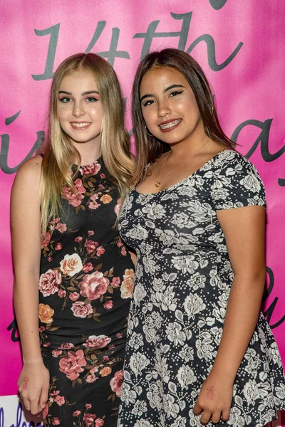 Sophia Rossil Tara Kitterman Besucht Jillian Estells Red Carpet Geburtstagsparty — Stockfoto