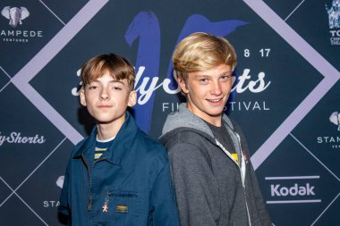 Jonah Beres, Carson Severson 17 Ağustos 2019 'da Harmony Gold Theater, Los Angeles' ta düzenlenen 15. HollyShorts Film Festivali Kapanış Gecesi 'ne katıldı.