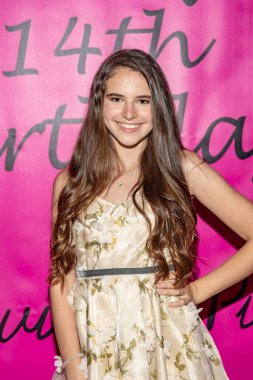 Abigail Haley, 15 Haziran 2018 'de Los Angeles' taki Yüksek Görüş Kilisesi 'ndeki Çölyak Hastalıkları Vakfı yararına Jillian Estell' in Kırmızı Halı Doğum Günü Partisi 'ne katılıyor.