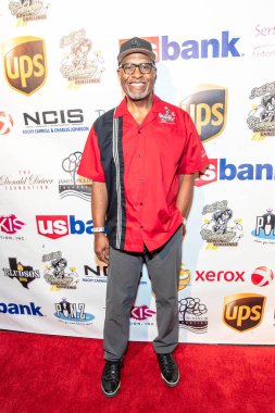 James Pickens Jr., KIKi Shepard 'ın KISS' ine katılıyor. Kuruluşun 15. Yıllık Ünlüler Bowling Yarışması 29 Eylül 2018 'de PINZ Eğlence Merkezi, Stidio City, Kaliforniya