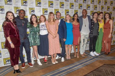 Katie McGrath, David Harewood, Melissa Benoist, Andrea Brooks, Azie Tesfai, Mehcad Brooks, Jesse Rath, Chyler Leigh, Jessica Queller, Robert Rovner, Hilton, San Diego, Kaliforniya 'daki Comic-Con International CW' dan 