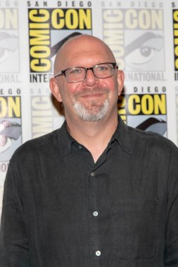 Marc Guggenheim, 20 Temmuz 2019 tarihinde Hilton Bayfront, San Diego, Kaliforniya 'da düzenlenen Uluslararası Comic-Con CW' nin 