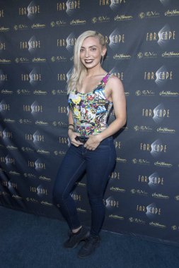 Elle Viane, 19 Temmuz 2019 tarihinde Flux Gece Kulübü, San Diego, Kaliforniya 'da düzenlenen 2019 Uluslararası FARSCAPE 20. yıldönümü partisine katıldı.