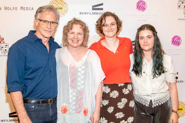 Eve Gordon和家人出席2019年7月13日在加利福尼亚州贝弗利山Reald举行的 洛杉矶首映式 — 图库照片