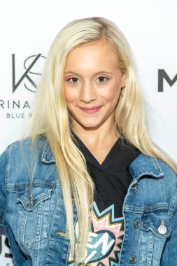 Katie Couch 28 Eylül 2019 'da Hollywood' daki Liaison restoranında Musicash Records Katrina Stuarts Single Record 