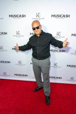 Sergio Rodriguez 28 Eylül 2019 tarihinde Hollywood 'daki Liaison restoranında Musicash Records Katrina Stuarts Single Record 