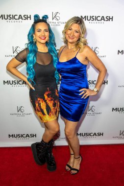 Katrina Stuart ve annesi Darla 28 Eylül 2019 'da Liaison restoranında Musicash Records Katrina Stuarts Single Record 