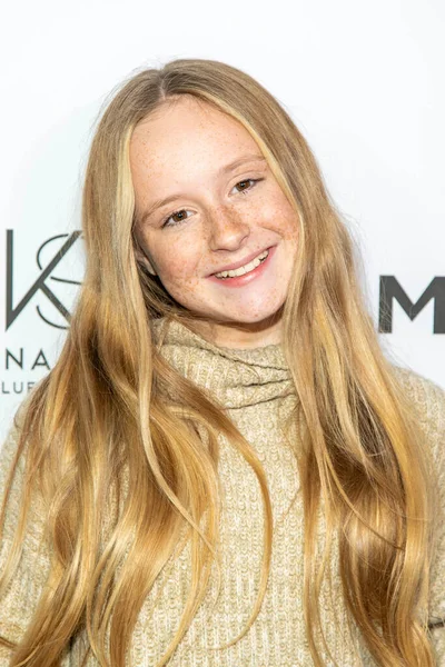 Mackenzie Couch Besucht Musicash Records Katrina Stuarts Single Record Blue — Stockfoto