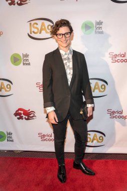 Becca Levine 5 Nisan 2018 'de Burbank, CA' daki Koloni Tiyatrosu 'nda 9. Bağımsızlık Serisi Ödülleri' ne katıldı.