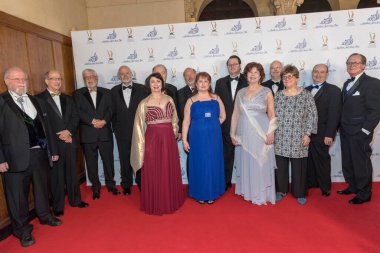 Yazarlar Yarışması Hakimleri 8 Nisan 2018 'de Los Angeles, MacArthur' da düzenlenen 34. Ron Hubbard Başarı Ödülleri 'ne katıldılar.