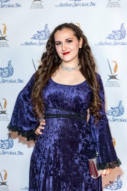 Madi2themax, 8 Nisan 2018 'de Los Angeles, MacArthur' da düzenlenen 34. yıllık L. Ron Hubbard Başarı Ödülleri 'ne katıldı.