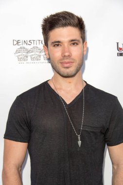 Kristos Andrews, 30 Ağustos 2017 'de Beverly Hills, Kaliforniya' daki Laemmle Ahrua Güzel Sanatlar Tiyatrosu 'nda CRCUS KANE' nin dünya prömiyerine katıldı.