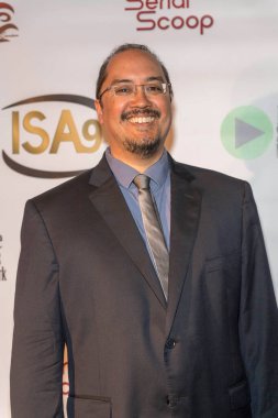 Dipu Bhattacharya, 5 Nisan 2018 'de Burbank' teki Koloni Tiyatrosu 'nda 9. Bağımsızlık Serisi Ödüllerine katıldı.