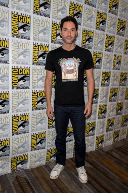 Tom Ellis 22 Temmuz 'da Comic Con 2017' deki 