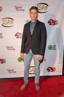 Darren Bluestone, 5 Nisan 2018 'de Burbank Koloni Tiyatrosu' nda 9. Bağımsızlık Serisi Ödüllerine katıldı.