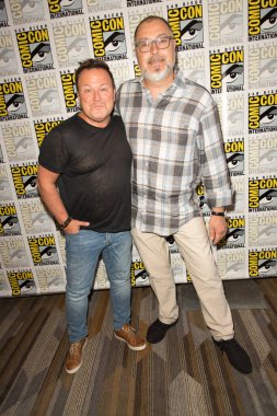 Chad Oakes, Mike Frislev 20 Temmuz 'da Kaliforniya Comic Con 2017' deki Van Helsing basın toplantısına katıldı.