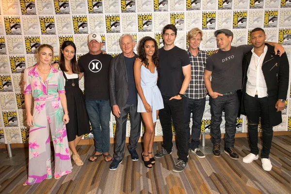 Cast Παρευρίσκεται Στην Αίθουσα Τύπου Legends Tomorrow Στο Comic Con — Φωτογραφία Αρχείου