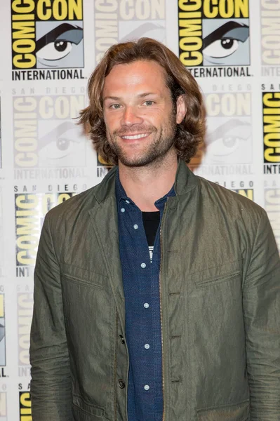 Jared Padaleckiは カリフォルニア州サンディエゴコンベンションセンターで7月23日にコミコン2017で スーパーナチュラル プレスルームに出席します — ストック写真