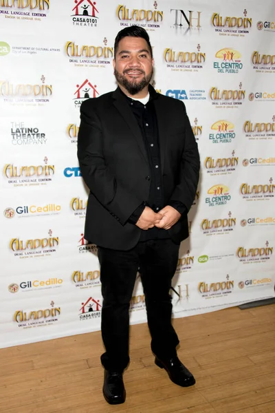 Rigo Tejeda, 8 Eylül 2017 'de Los Angeles Tiyatro Merkezi' nde Disney Alladin İkili Dil Baskısı 'nın açılış gecesine katılır.