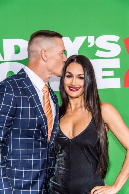 John Cena, Nikki Bella, 5 Kasım 2017 'de Los Angeles Regency Village Theater' da NEST sponsorluğunda Babalar Evi 2 'nin Paramount Pictures galasına katıldı. 