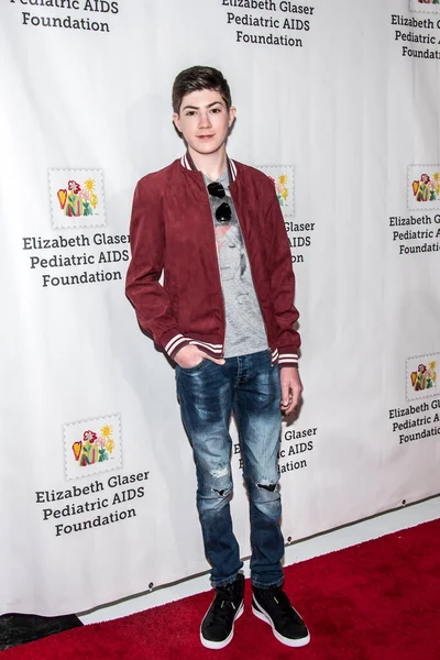 Mason Cook Asiste 28ª Fundación Anual Elizabeth Glaser Pediatric Aids —  Fotos de Stock