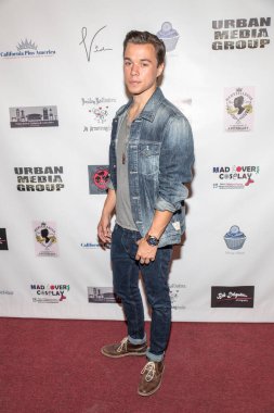 Colton Shires, 10 Ekim 2017 'de Los Angeles, Kaliforniya' daki 43. Amerikan Lejyon Karakolu 'nda Kırmızı Halı Ateşli 4: Isınma İçin Hazırlanıyor