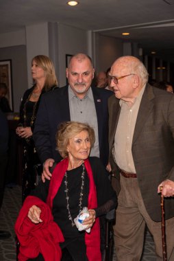 Joe Lisi. Cloris Leachman, Ed Asner 5 Kasım 2015 'te Harmony Gold Tiyatrosu' nda 