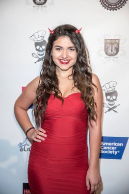 Katrina Stuart Cadılar Bayramı 'na 3 boyutlu kahramanlar ve kötüler ile geliyor. The Reserve, Los Angeles, CA.