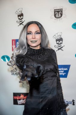 Jon Mack Cadılar Bayramı 'na 3 boyutlu kahramanlar ve kötüler ile geliyor. The Reserve, Los Angeles, CA.