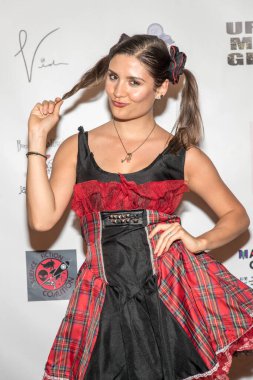 Tatyana Figueiredo, 10 Ekim 2017 'de Los Angeles, Kaliforniya' da Amerikan Lejyonu 43 No.lu Karakolunda Kırmızı Halı Fıstığı 4: Isınma İçin Hazırlanıyor