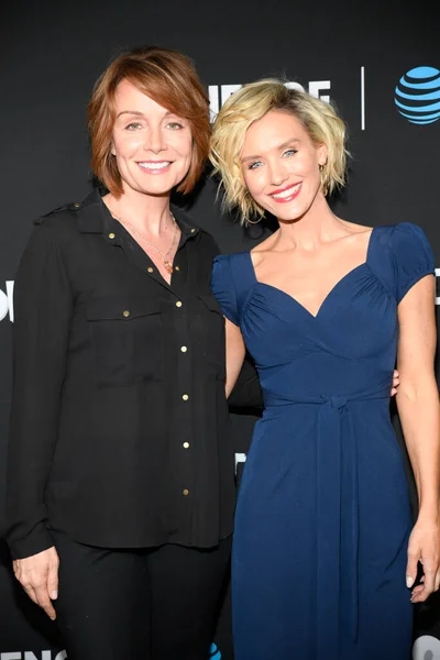 Kristin Carey Nicky Whelan Attend Red Carpet Premiere Event Audience — 스톡 사진