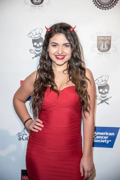 Katrina Stuart Cadılar Bayramı 'na 3 boyutlu kahramanlar ve kötüler ile geliyor. The Reserve, Los Angeles, CA.