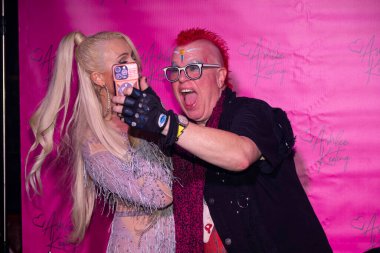 Müzikal Sanatçısı / Aktris Ashlee Keating konuk oyuncu olarak Ashlee Keating 'in 3 Eylül 2025' te The Abbey, Los Angeles 'taki' Too Toxic 'Music Video Çıkış Partisi' ne katıldı.