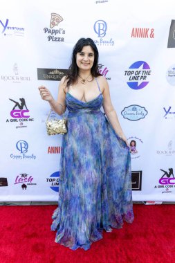 Gazeteci Annabelle Azade, Hazel-E 'nin ev sahipliğini yaptığı Melrose, Los Angeles, CA, 10 Eylül 2025' teki The Lash Plug 'da Lüks Açılan Hediyeler Süitine katıldı