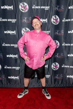 Yönetmen Dustin Ferguson, 22 Eylül 2025 'te Frida Cinema, Los Angeles' ta 17. Cadılık Sanatı 'nın dünya prömiyerine katıldı.