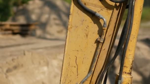 Excavator digs a pit. construction of an industrial building foundation — Stock Footage Excavator digs a pit. construction of an industrial building foundation Royalty Free Stock Video