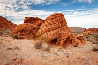 Koyu kırmızı kumtaşı oluşumu manzara içinde Valley, yangın State Park Güney Nevada Las Vegas yakınlarında.