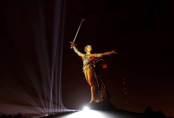 Sculpture Patrie Sur Mamayev Kurgan Lumière Lors Spectacle Lumière Grande — Photo