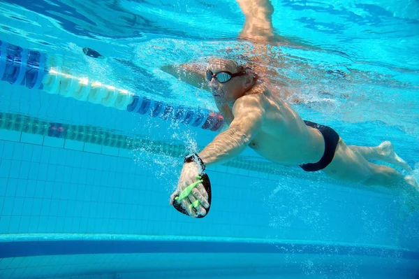 Nadador na piscina — Fotografia de Stock