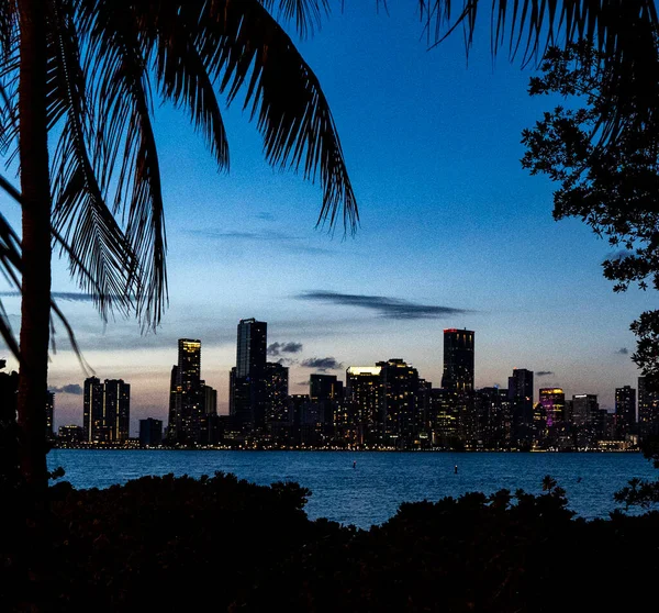 Utsikt Över Miami City Skyskrapor Från Andra Sidan Biscayne Bay — Stockfoto