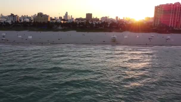 Miami Beach Vient Rouvrir Avait Des Gens Plage Pour Coucher — Video