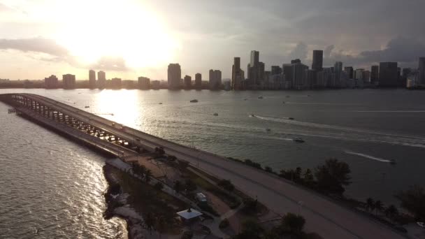 Die Stadt Miami Mit Dem Sonnenuntergang Von Oben Gesehen — Stockvideo